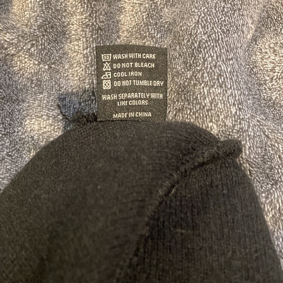 black beanie - Picture 4 of 4